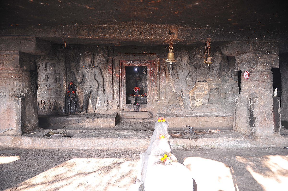 The garbhagriha houses a square linga pitha, surrounded by a dark circumambulatory path, with guardian Dvarapalas flanking its entrance.[1]