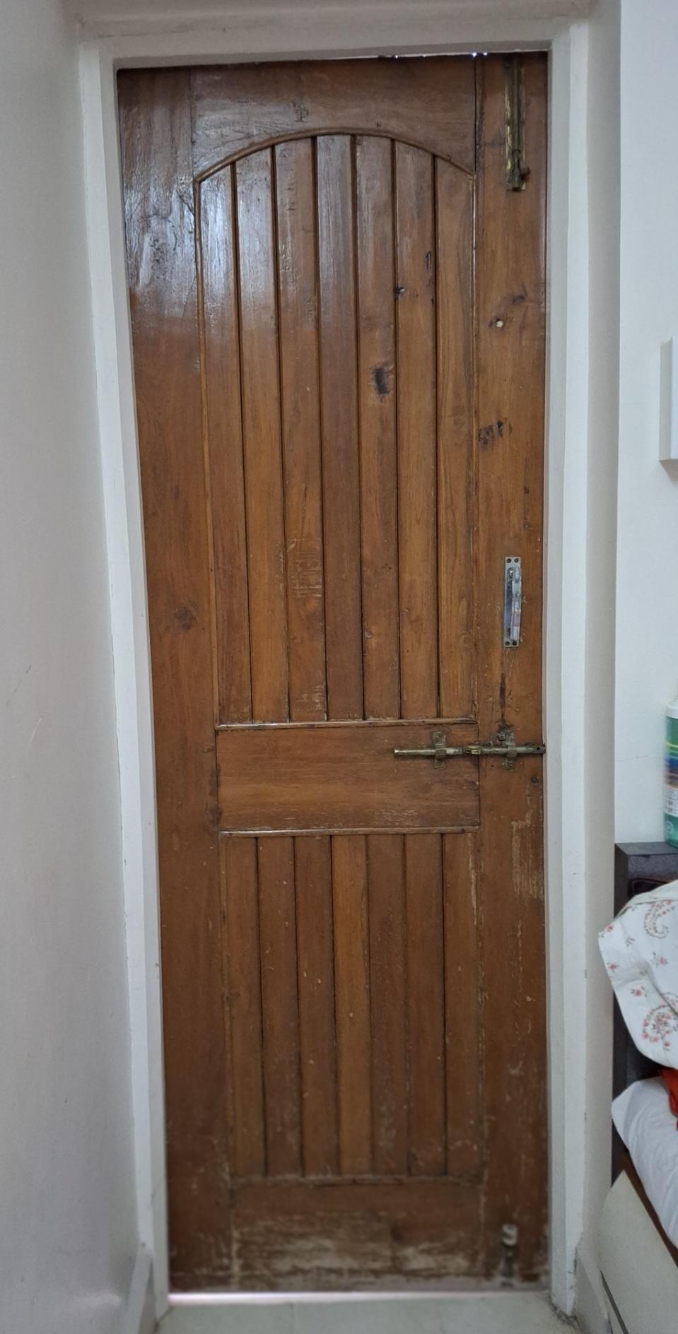 The interior door has a similar finish to the entrance door of the house. (Source: CKA Archives)