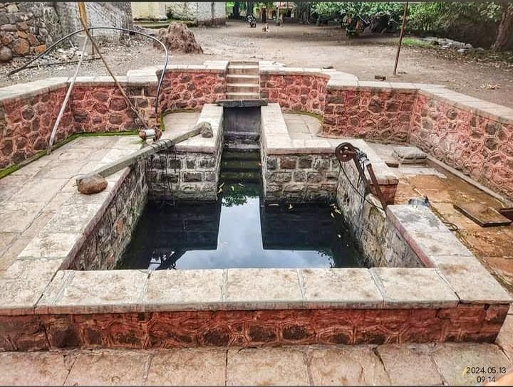 A barav that lies within the Kashi Vishwanath Mandir complex. (Source: CKA Archives)