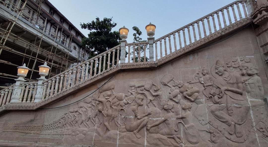 A carving of a scene from the Ramayan at the Datta Mandir, Savedi. (Source: CKA Archives)