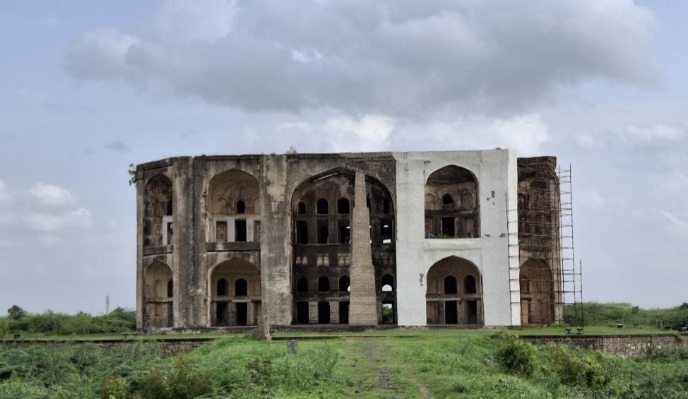 A wider view of the Farah Mahal at Ahilyanagar, showing signs of weathering. (Source: CKA Archives)