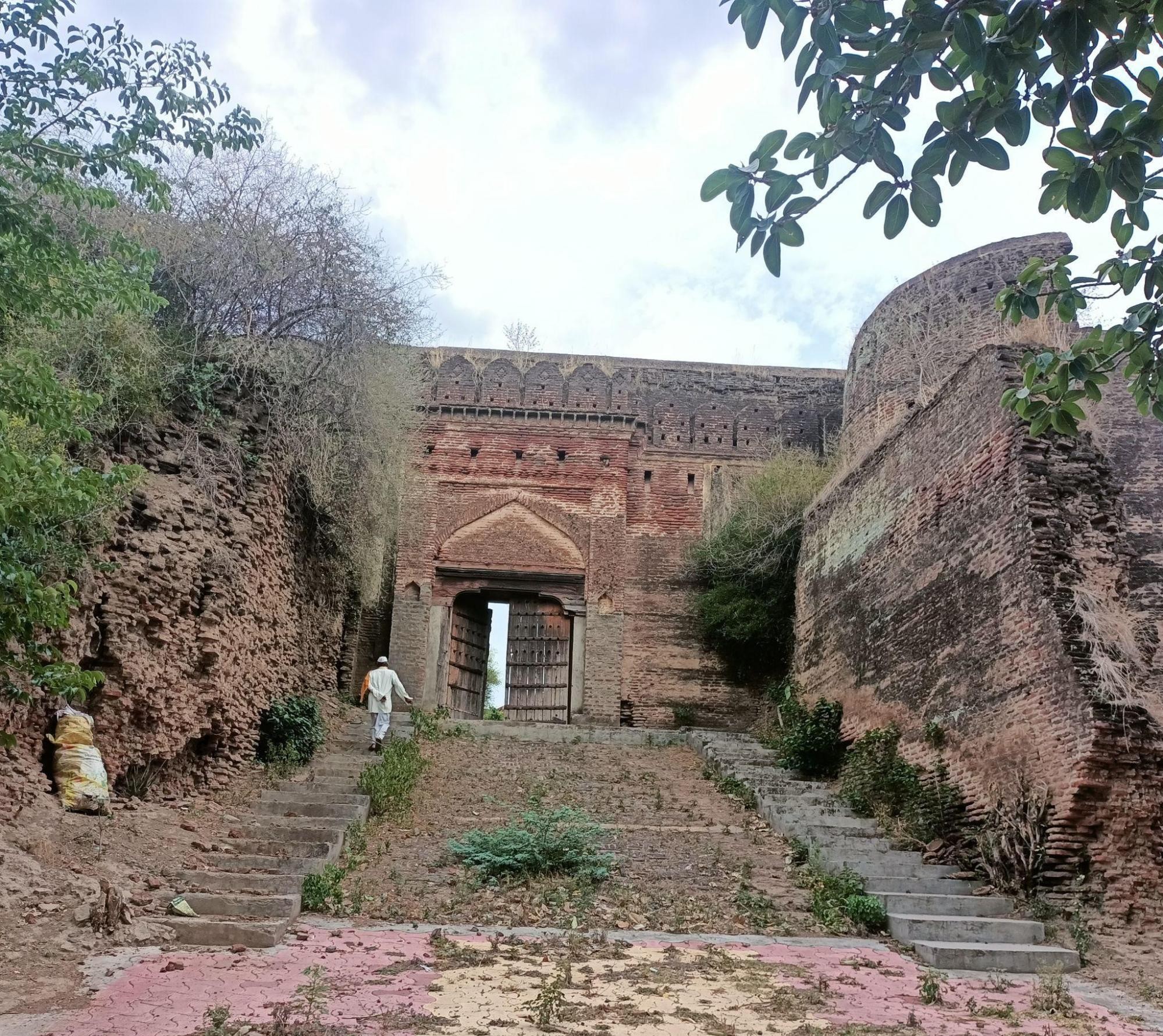 Main entrance of Sultanpur Fort, showing access and frontal architectural features. (Source: CKA Archives)