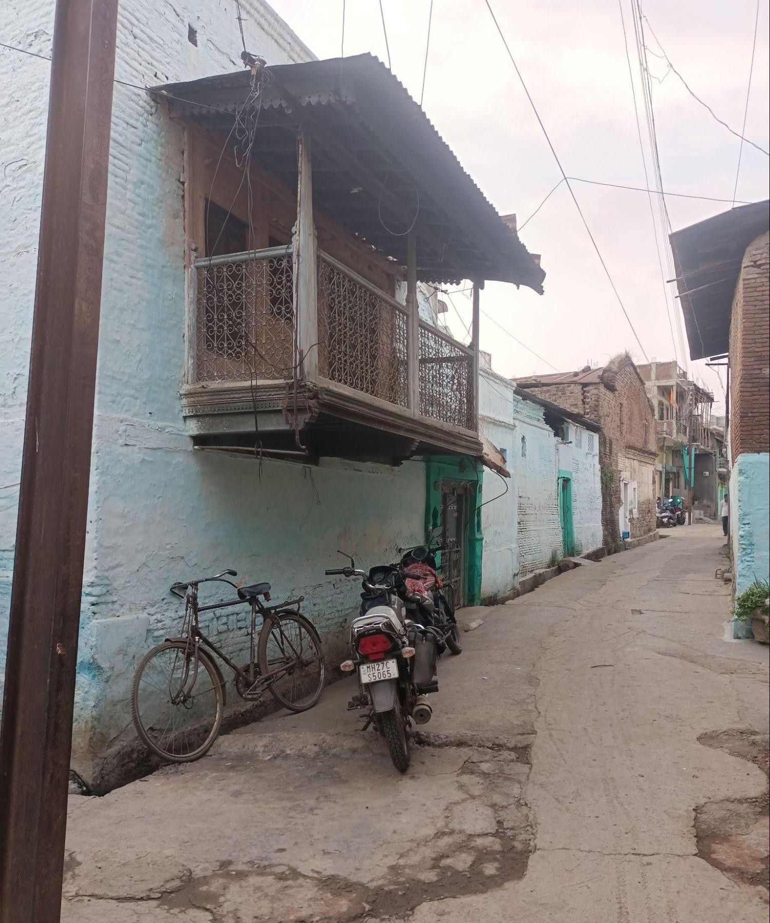 Old structures with their distinct architectural designs that still lie within the streets of Amravati. (Source: CKA Archives)