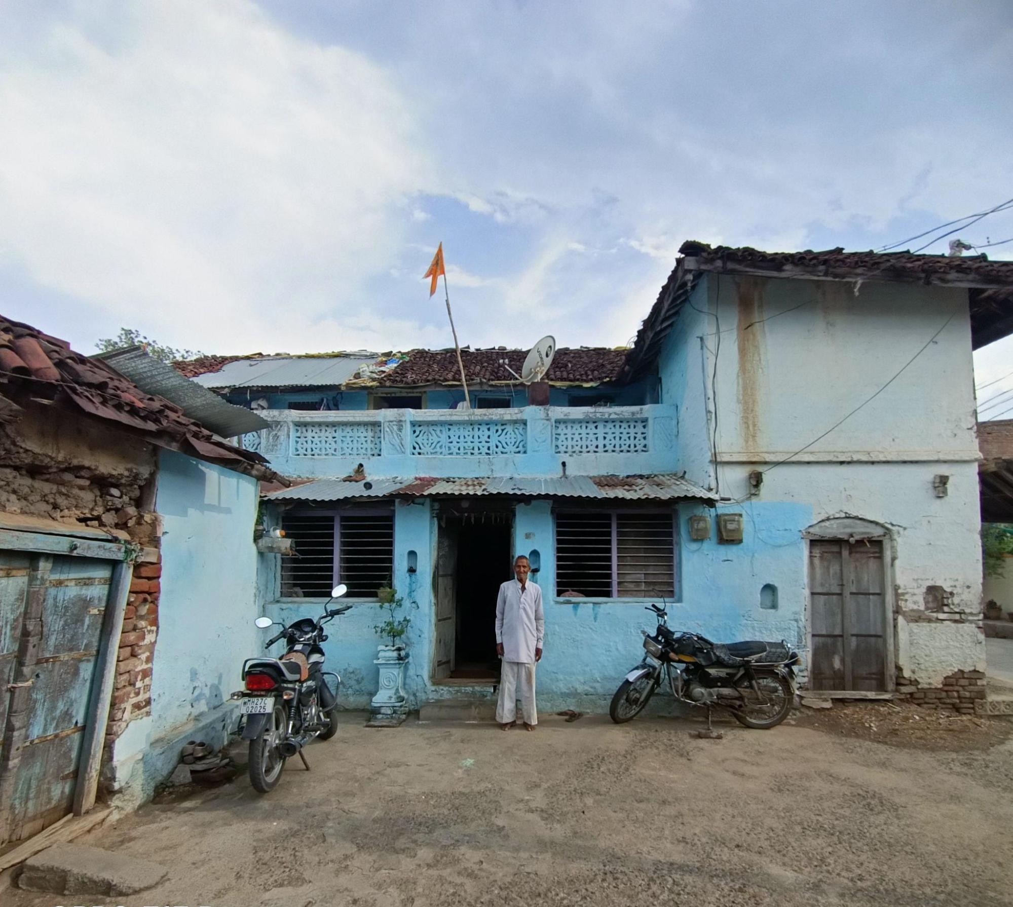 The facade of the residence. (Source: CKA Archives)