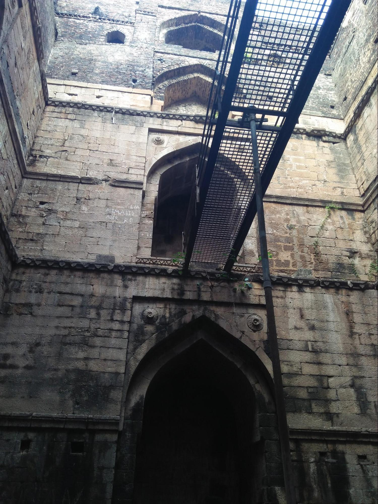 View of Mahimapur Chi Vihir’s multi-storeyed structure, constructed primarily of colored stone with rare black stone sections integrated into its design. (Source: CKA Archives)