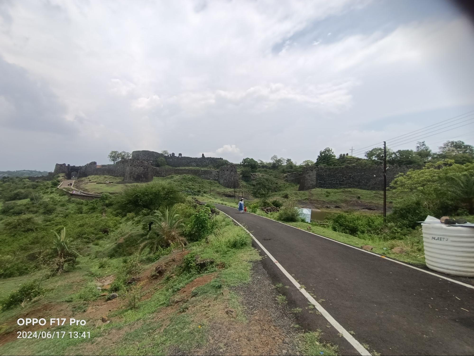 A panoramic view of Gavilgarh Fort, perched atop a hill which is situated near the Melghat Tiger Reserve. (Source: CKA Archives)
