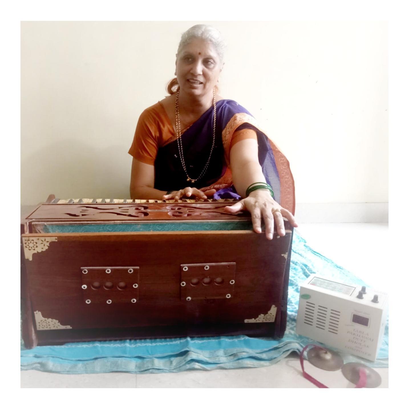 Swati Ambhorkar playing the harmonium. (Source: CKA Archives)