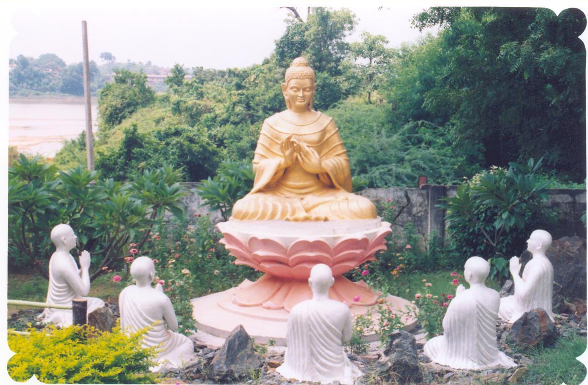 A statue of Gautam Buddha (center) with his disciples at Sindhpuri[6]