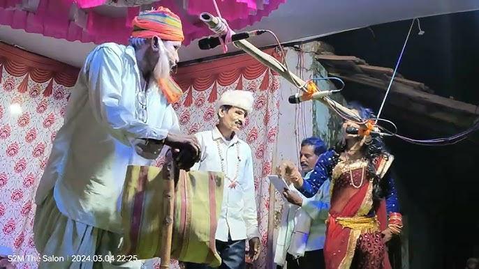 Artists performing the Dandar, a performance artform in Chandrapur.[1]