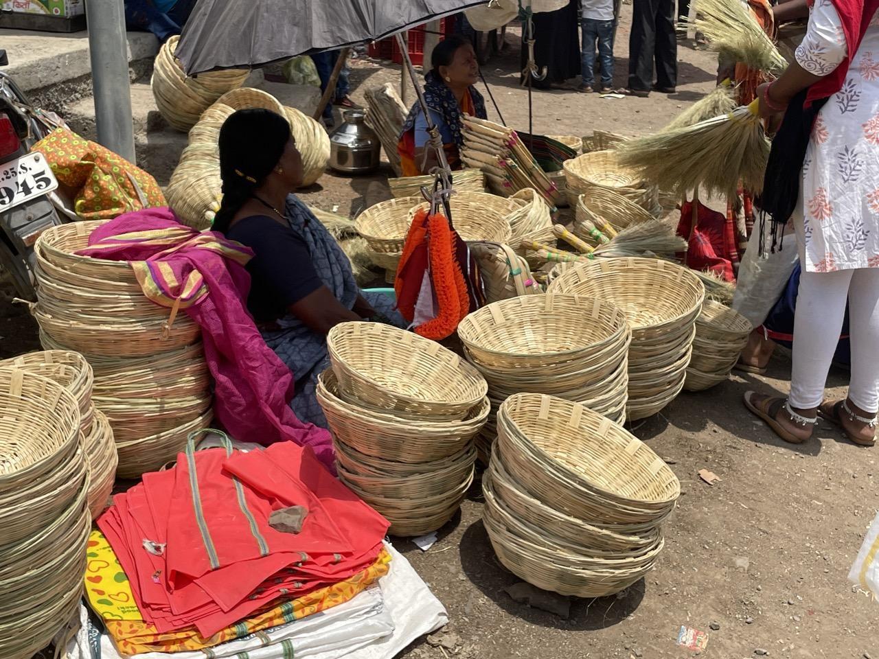 Burud artisan selling baskets and brooms at Athawadi Bazaar, Dharashiv. (Source: CKA Archives)