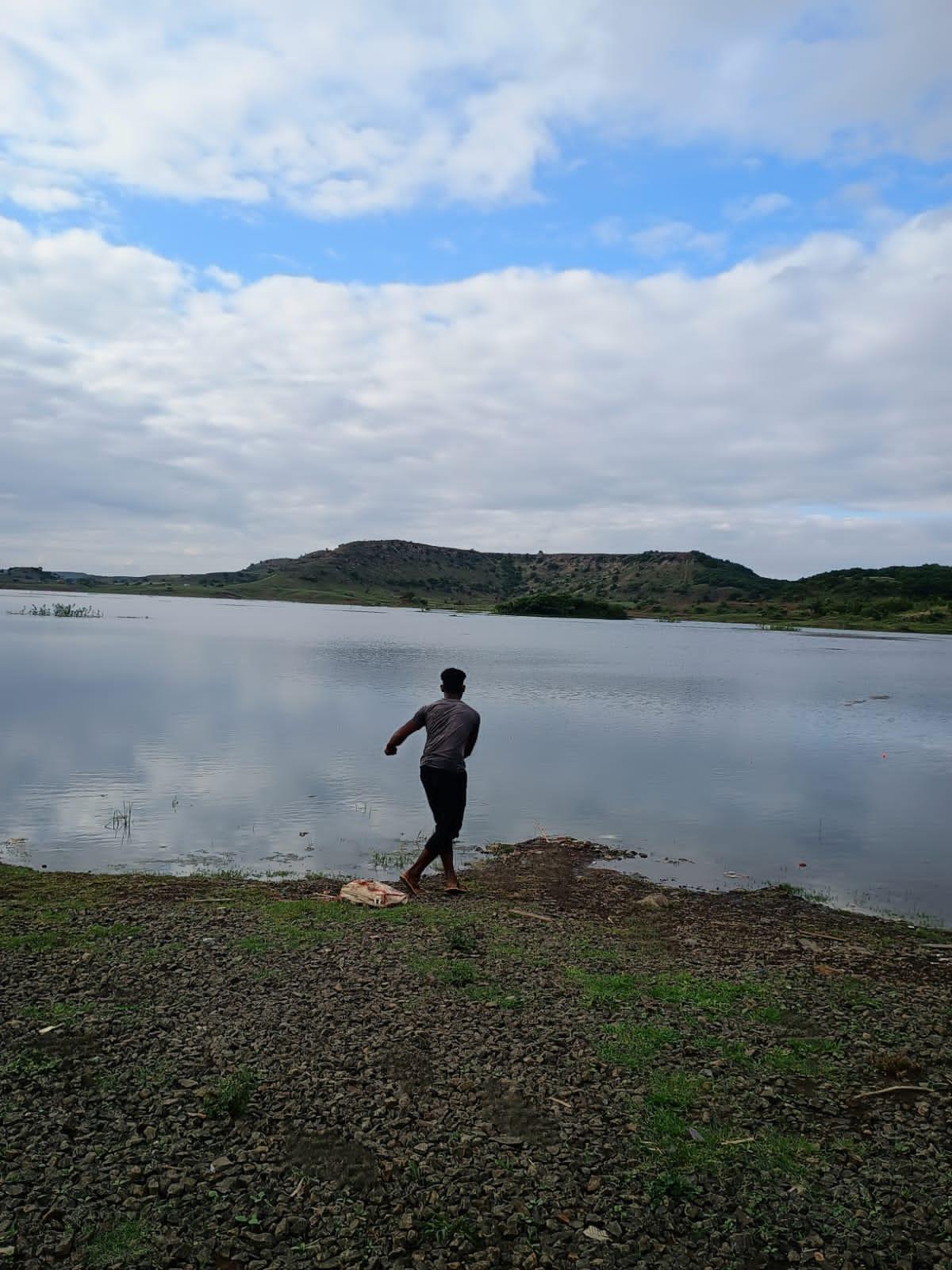 A picturesque lake near the Hatla Devi Mandir, Khanapur, Dharashiv. Very interestingly, locals say that peacock sightings are common near the Mandir during the monsoon season. (Source: CKA Archives)