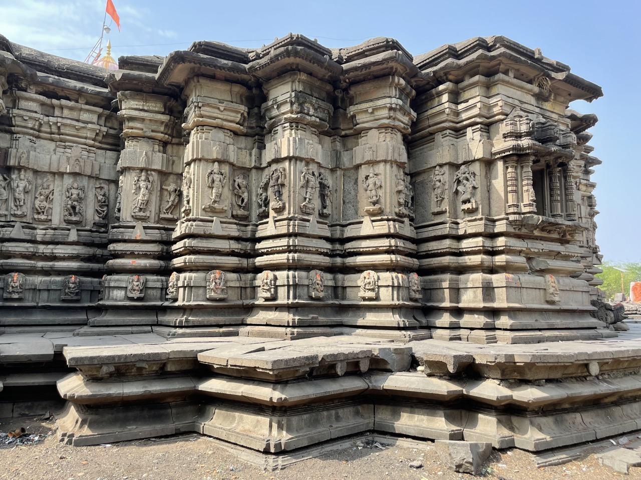 Carvings on the walls of the Shiv Mandir of Mankeshwar. (Source: CKA Archives)