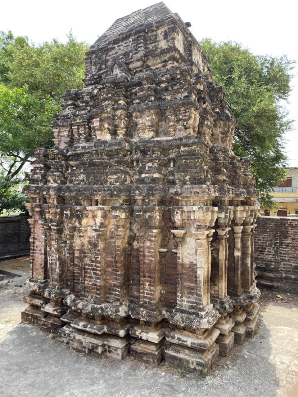 Lateral view of Uttareshwar Mandir, Dharashiv, showing its peculiar brick construction. (Source: CKA Archives)