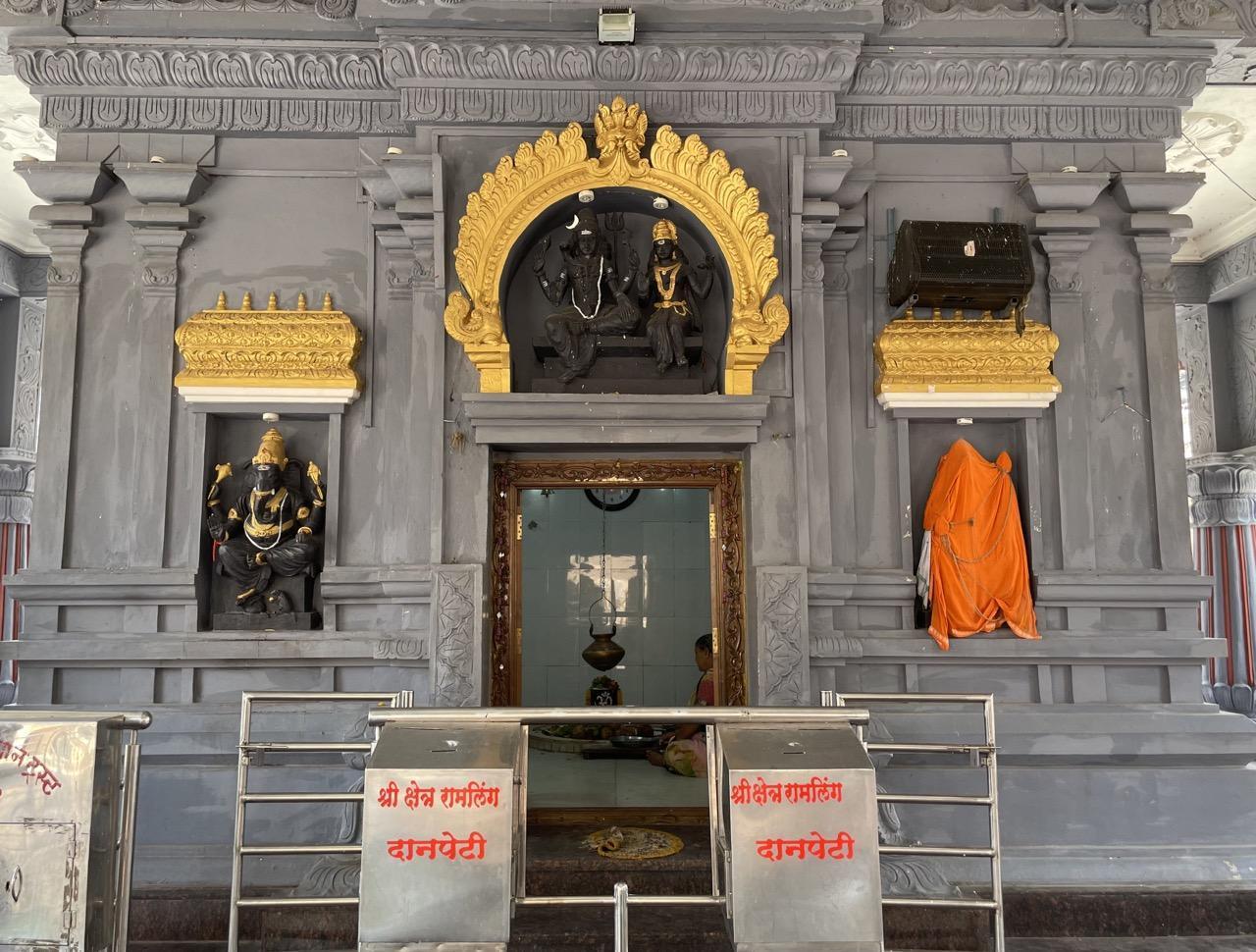Pujari seated inside the garbhagriha of the Ramling Devasthan. (Source: CKA Archives)