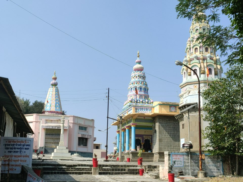 The Kunthalgiri Mandir complex, located atop a 175-foot hill in Dharashiv. (Source: CKA Archives)