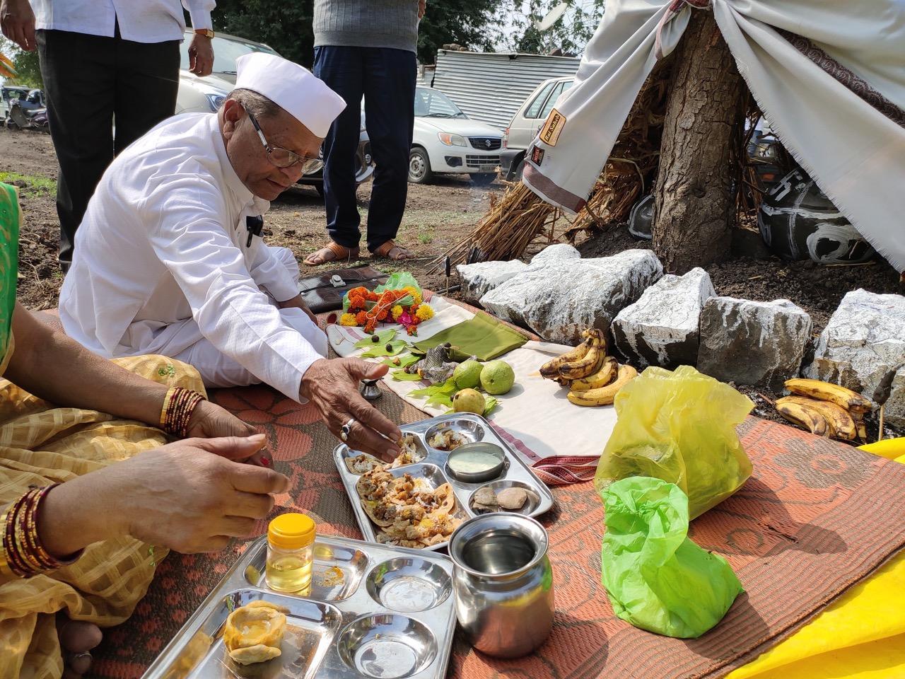 Preparation for Vel Amavasya by arranging jowar, bajra, and til-based offerings, alongside the symbolic stones to be used in the ritual puja. (Source: CKA Archives)