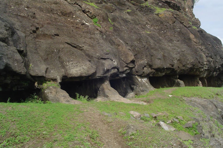 Bhamer Fort, situated in Dhule district, is believed to have served as a stronghold of the Abhirs in the early 3rd century CE. The fort later came under the control of successive regional powers, functioning as both a seat of local authority and a defensive outpost.