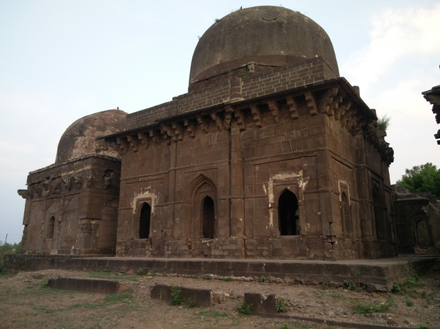 One of several tombs attributed to early Farooqi rulers at Thalner, Dhule district.