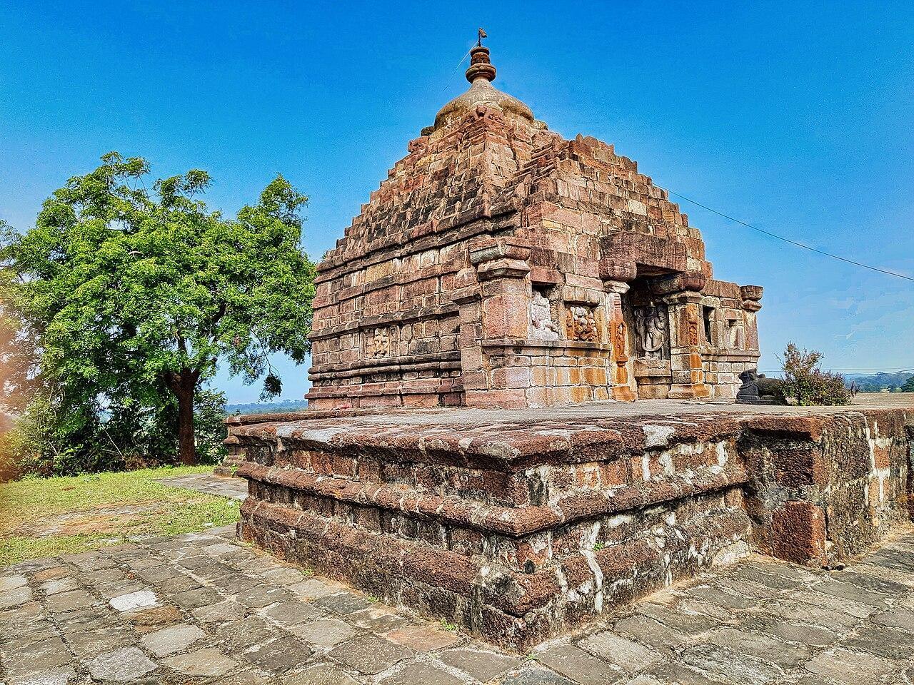 Bhandareshwar Mandir on the banks of Triveni River, Amori Taluka[2]