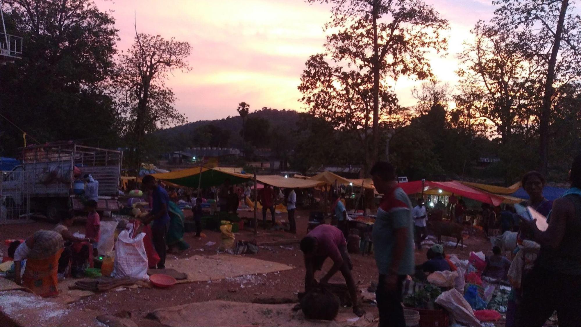 Weekly market in Bhamragad.(Source: CKA Archives)