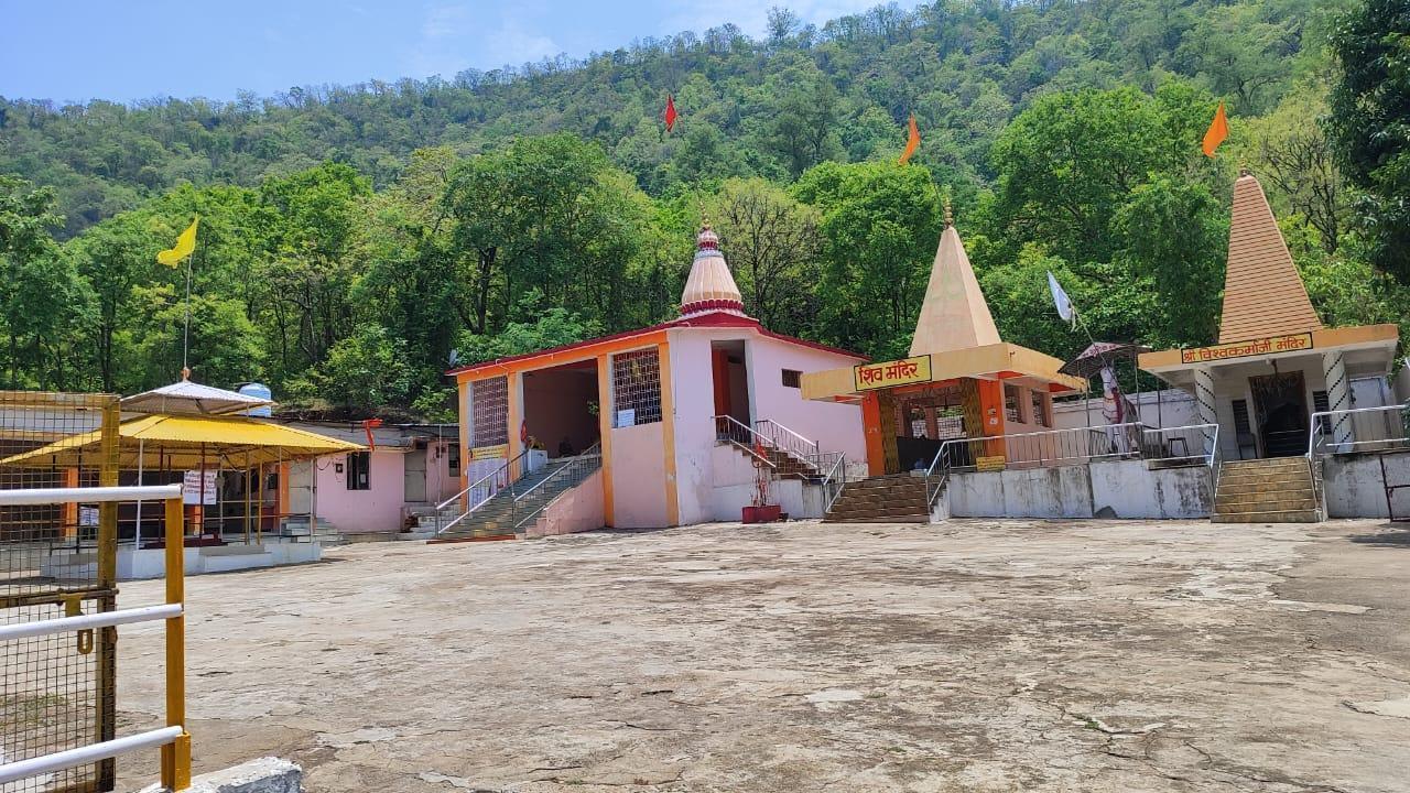 A view of the Mandir complex with all the other smaller Mandirs in it (Source: CKA Archives)