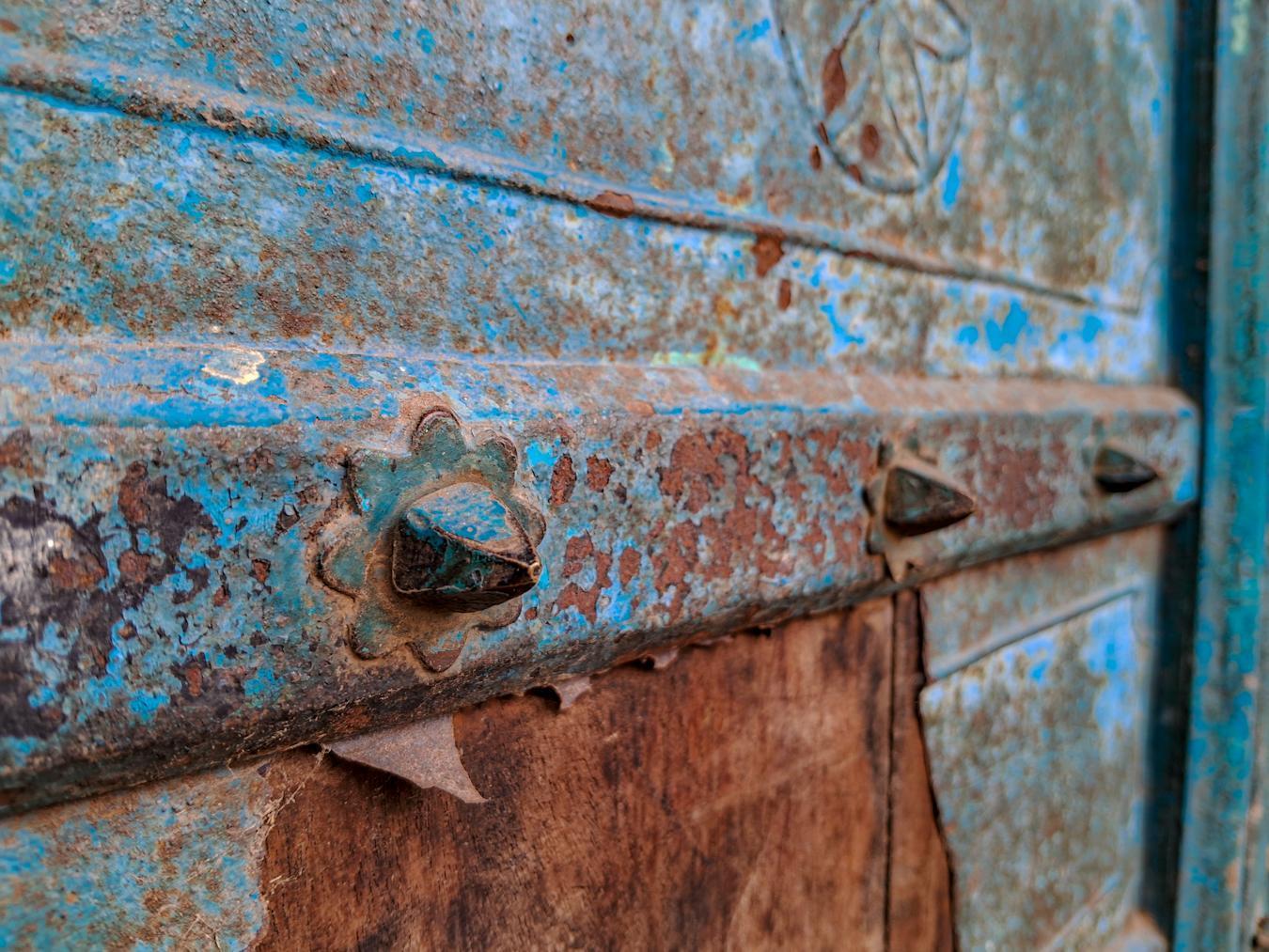 Notice the horizontal strip with metal spikes on the door. (Source: CKA Archives)