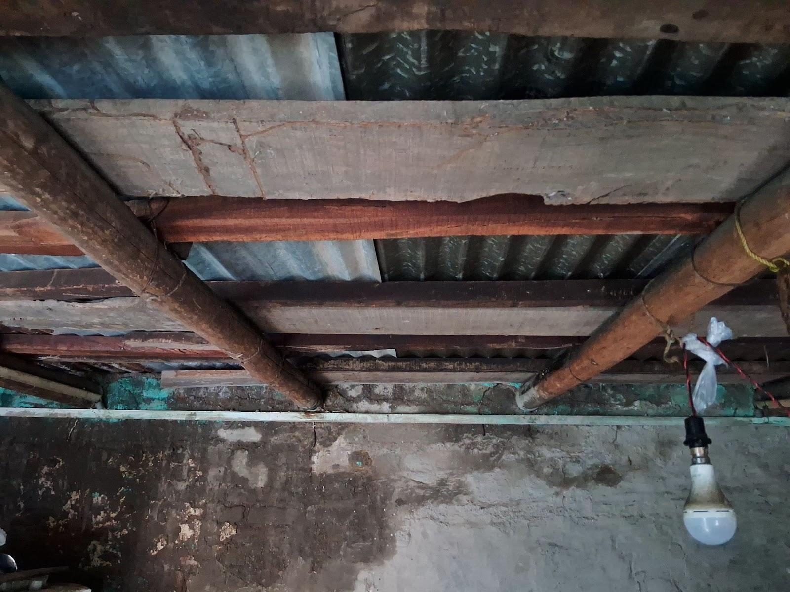 The ceiling in the kitchen, unlike in the rest of the house, is made using metal sheets on a wooden framework. (Source: CKA Archives)