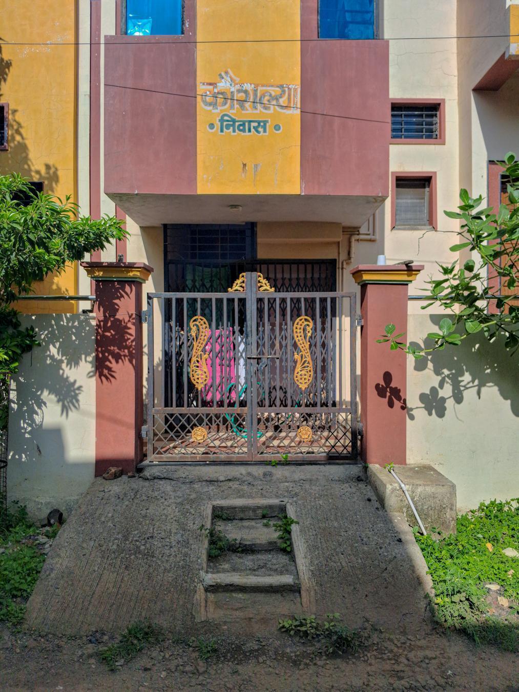 The gate has metal carvings of peacocks. (Source: CKA Archives)