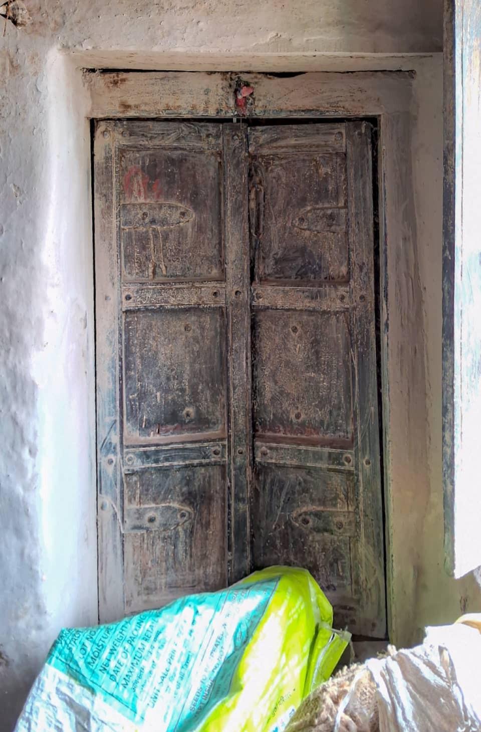 The windows in the house are small in size. Some have wooden shutters. (Source: CKA Archives)