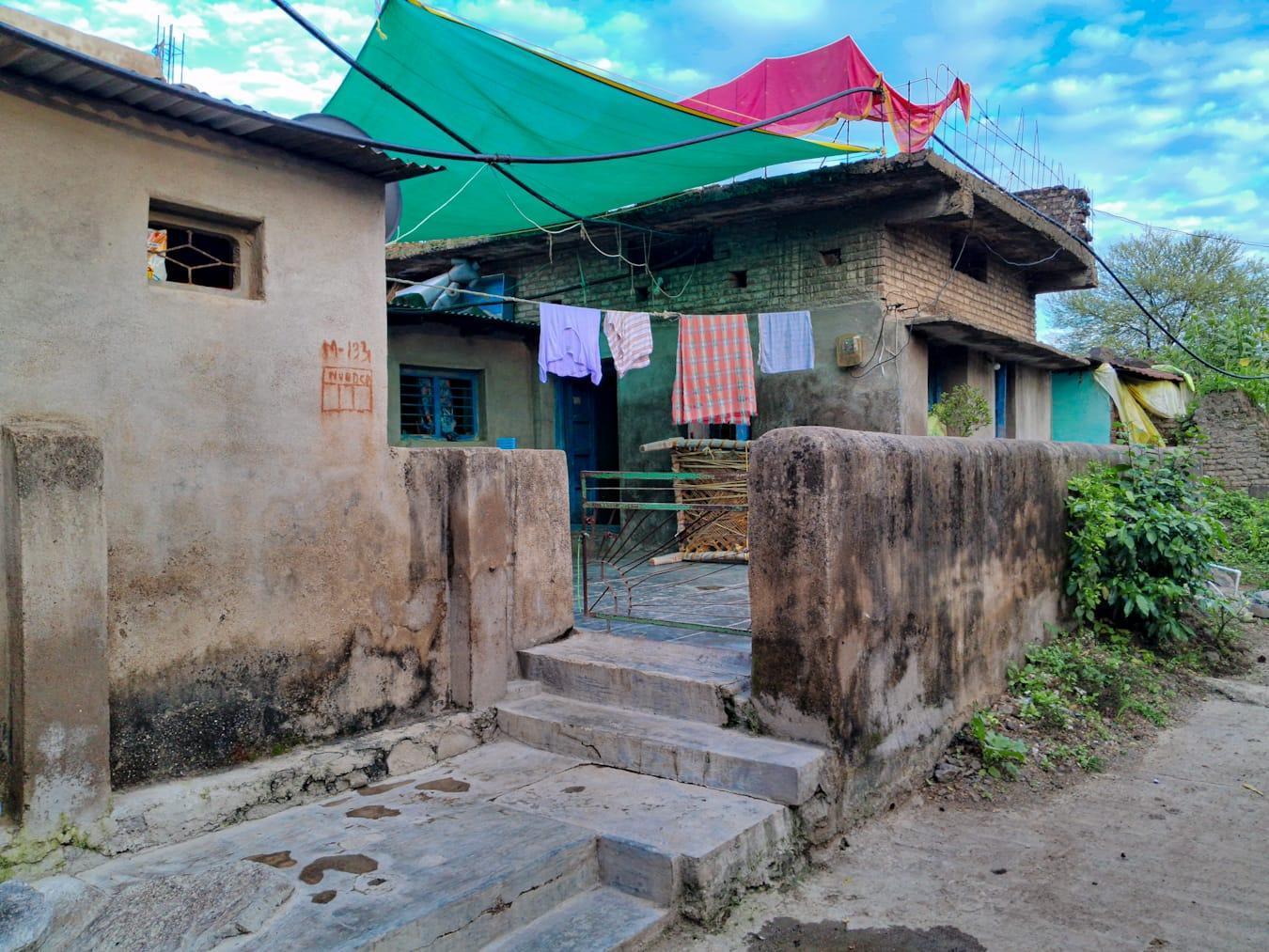 This house is situated in the Umara village in Hingoli. Notice how the stairs lead up to the veranda, which is at a height of about four feet from the ground. (Source: CKA Archives)