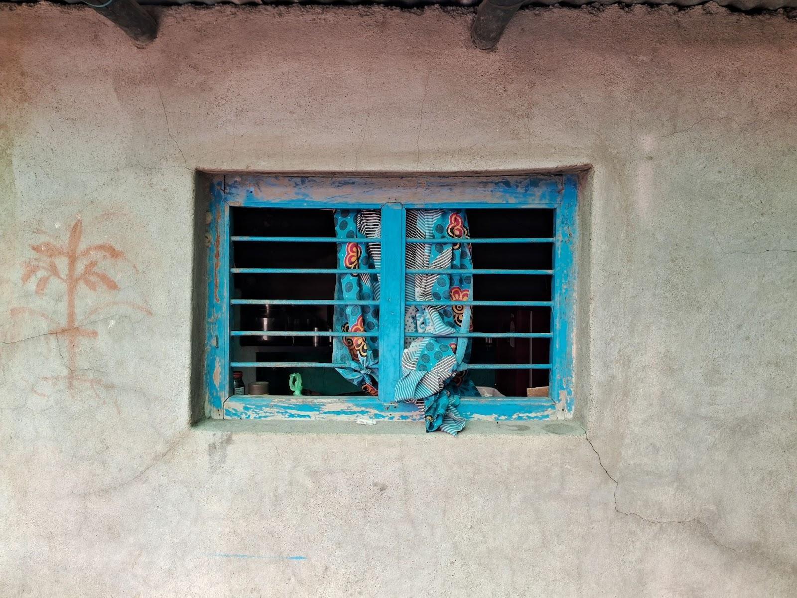 This is an upper clerestory window in the house which facilitates ventilation. (Source: CKA Archives)