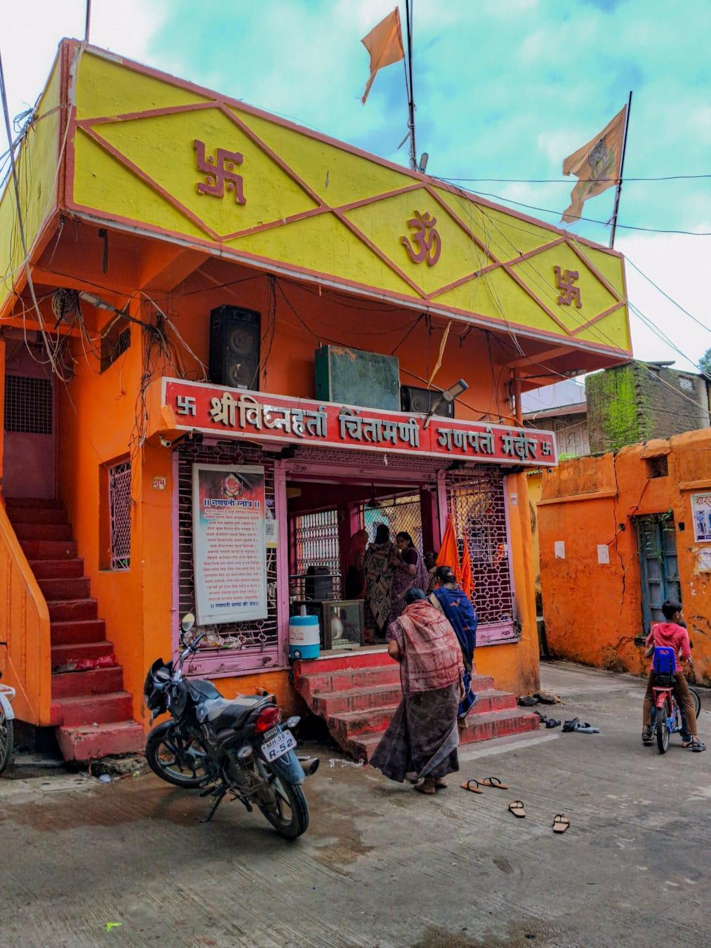 Devotees entering the Vighnaharta Chintamani Ganpati Mandir, Hingoli. (Source: CKA Archives)