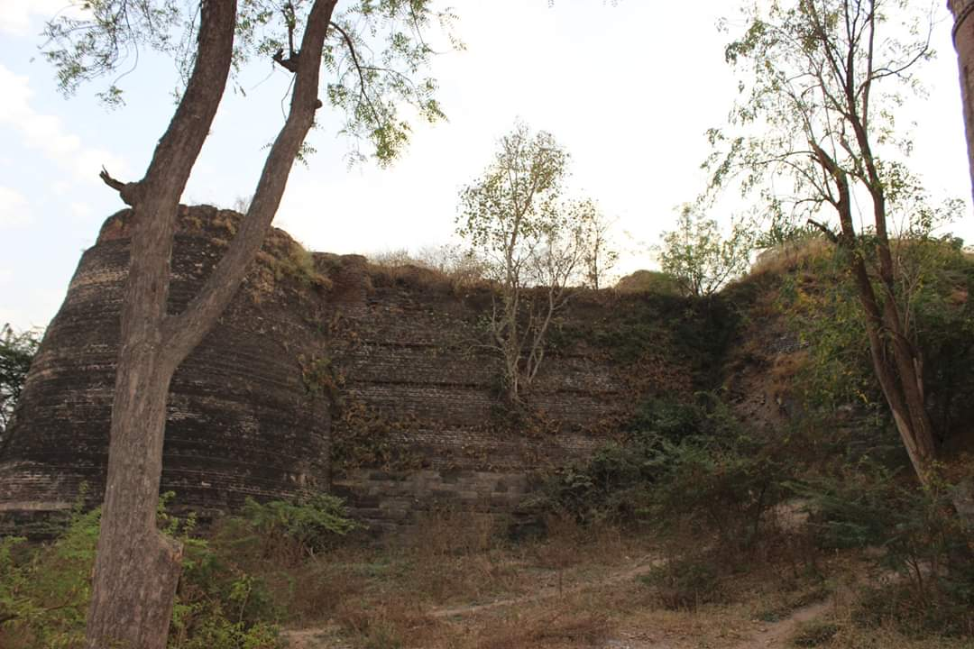 Yawal Fort is a late medieval fortification located in the Jalgaon district of Maharashtra. The fort was associated with the Nimbalkar family in the early 19th century.  It briefly sheltered Alif Khan during conflicts involving Arab mercenaries.