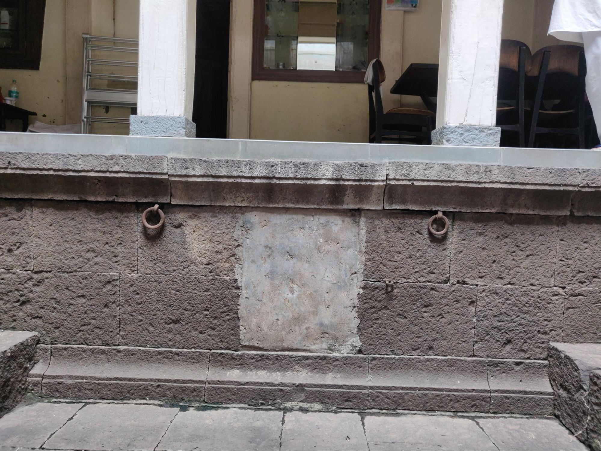 A detail of the stone construction shows the interlocking system where stones are arranged so that the middle stone must be removed first—a technique that enhances structural stability. (Source: CKA Archives)