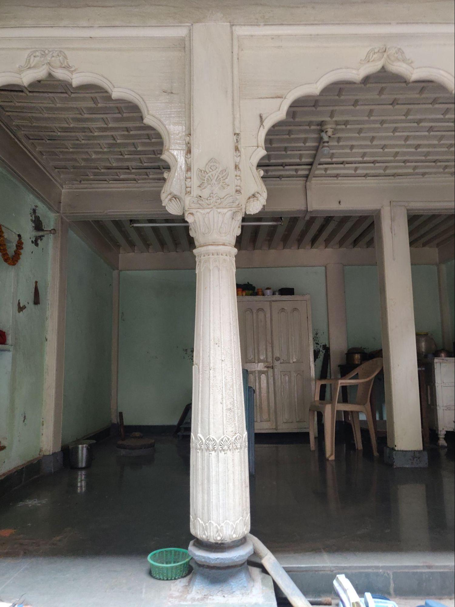 A view of the private courtyard shows how it connects to surrounding service rooms while maintaining privacy. (Source: CKA Archives)