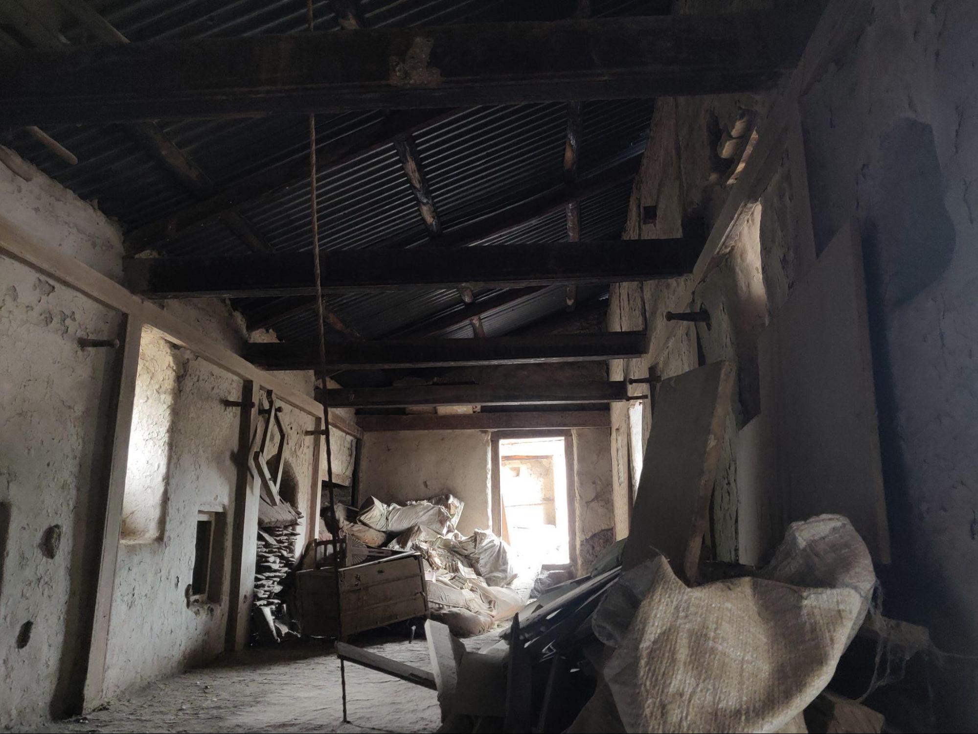 Another angle of the upper level reveals how the roof system was constructed. (Source: CKA Archives)