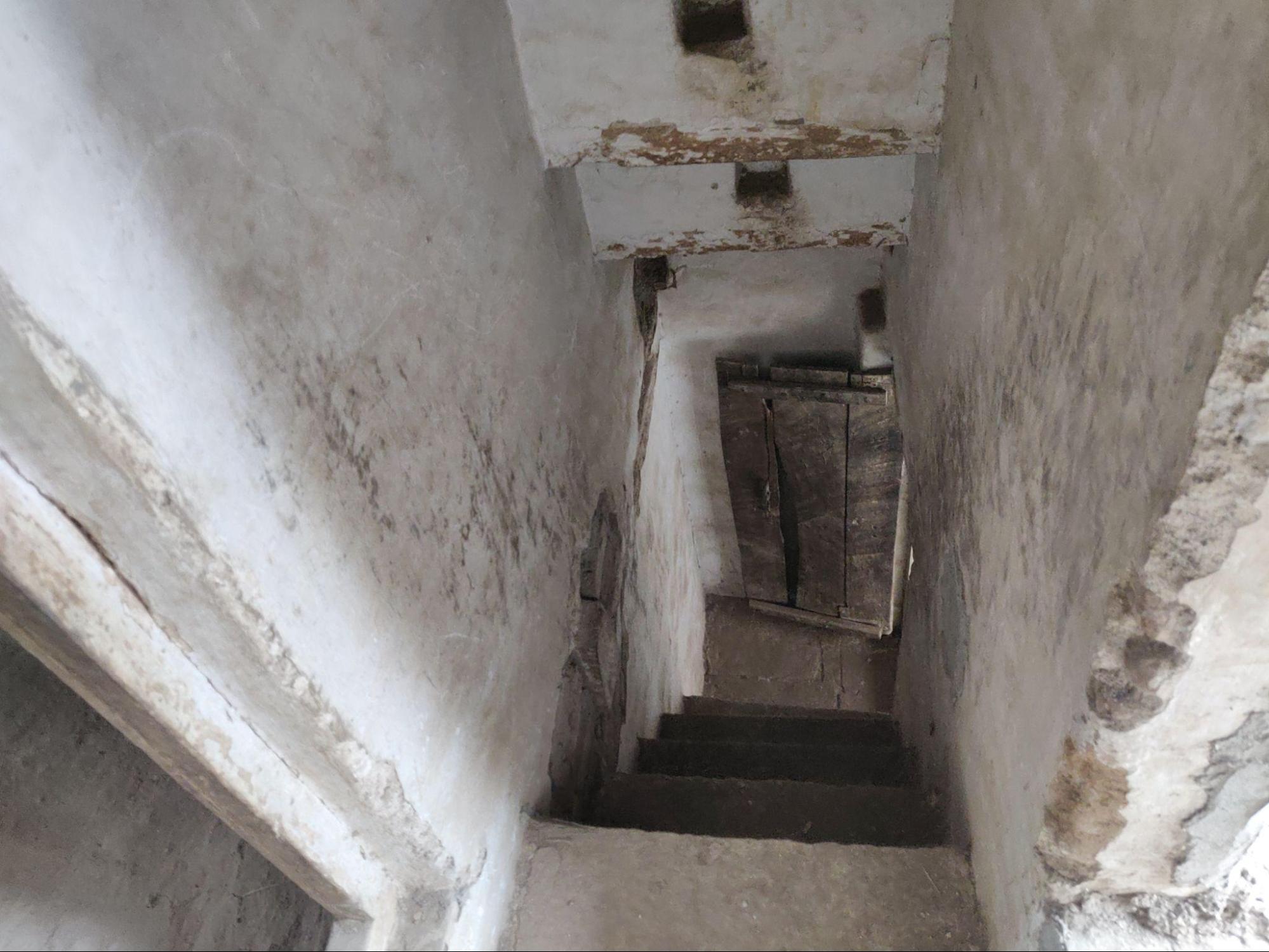 Another view of the stairs reveals the spatial economy in the design of transition spaces between floors. (Source: CKA Archives)