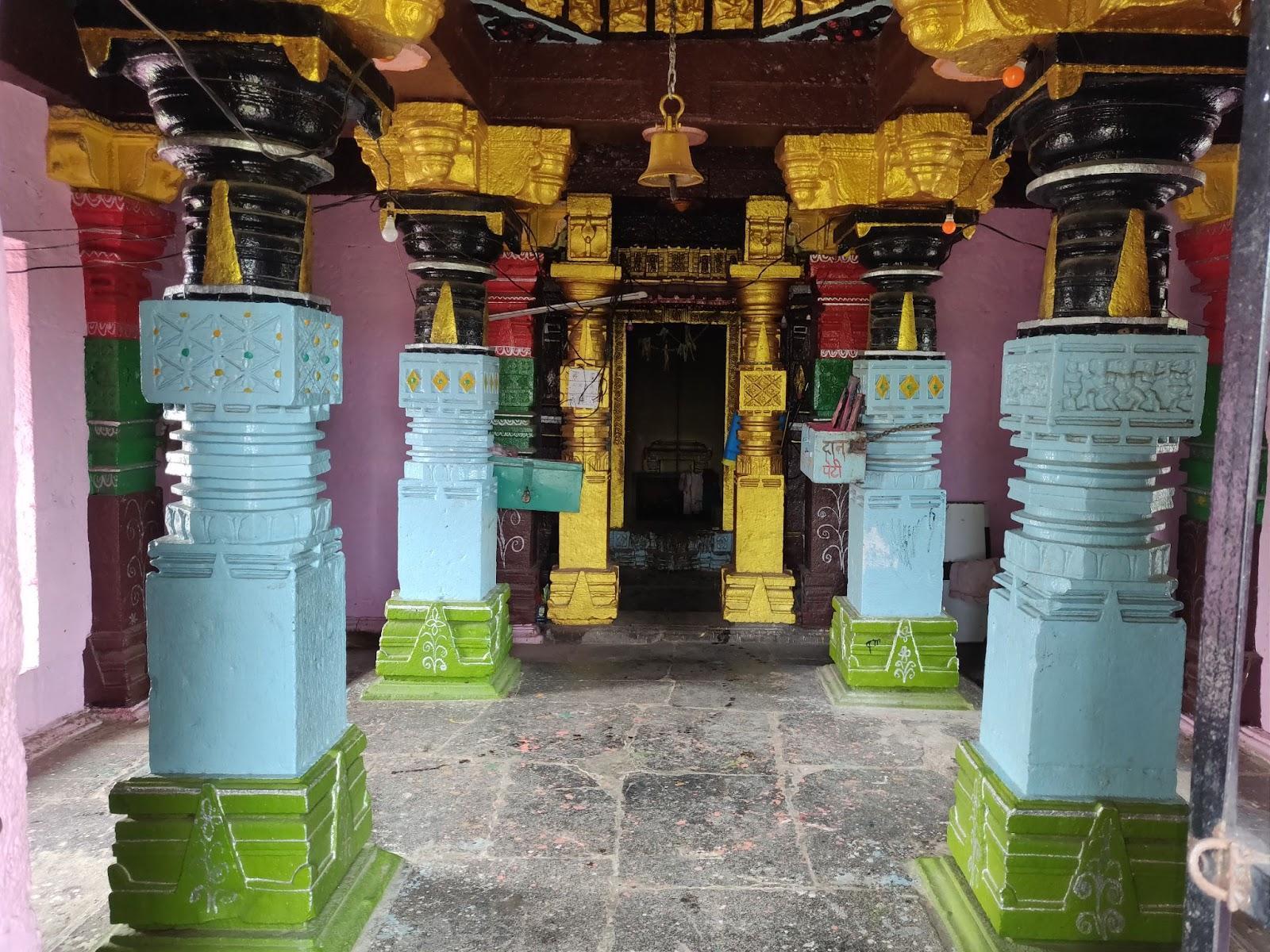 Inside view of the sabhamandap, showing vibrant stone columns and beams. (CKA Archives)
