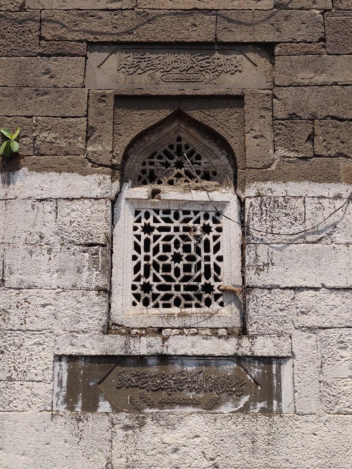 Intricately carved window panels of the mosque’s prayer hall. (Source: CKA Archives)
