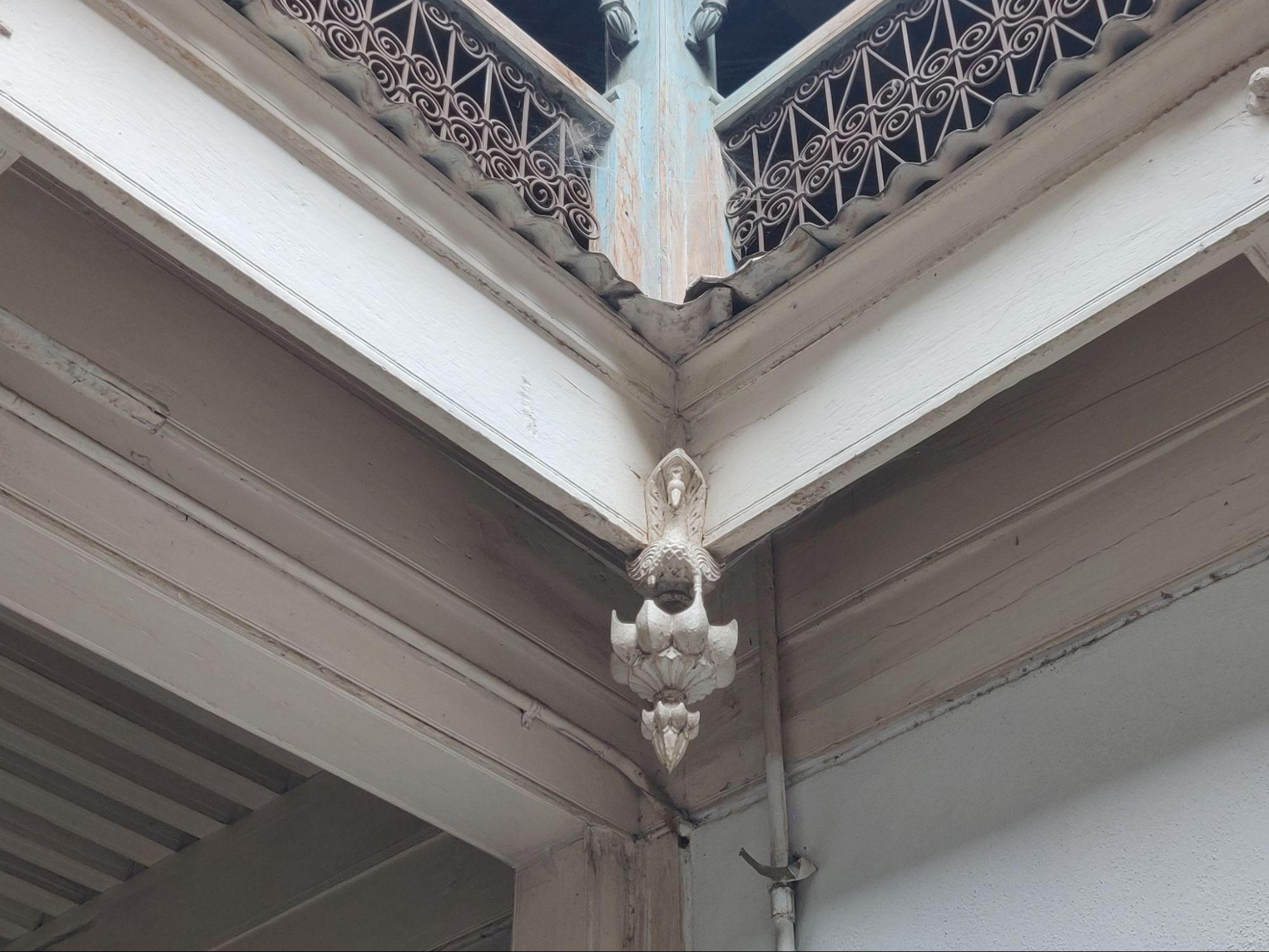 The decorative elements - antiques that lie at the corners of the structure. (Source: CKA Archives)