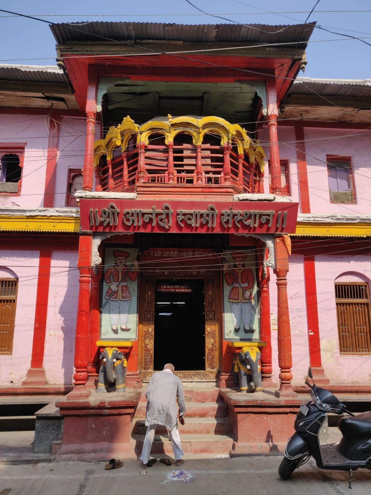 The exterior of Anandi Swami Mandir in Jalna, with its two-storey wooden structure supported by a stone base and brick side walls. (Source: CKA Archives)