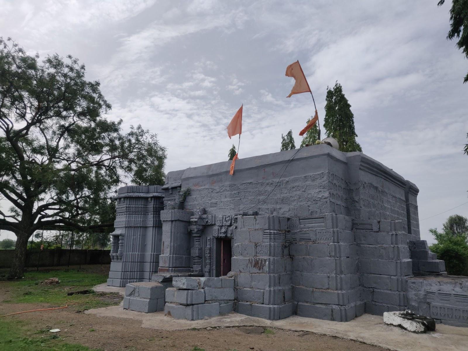 The Kholeshwar Mandir is built in Hemadpanthi style. (Source: CKA Archives)