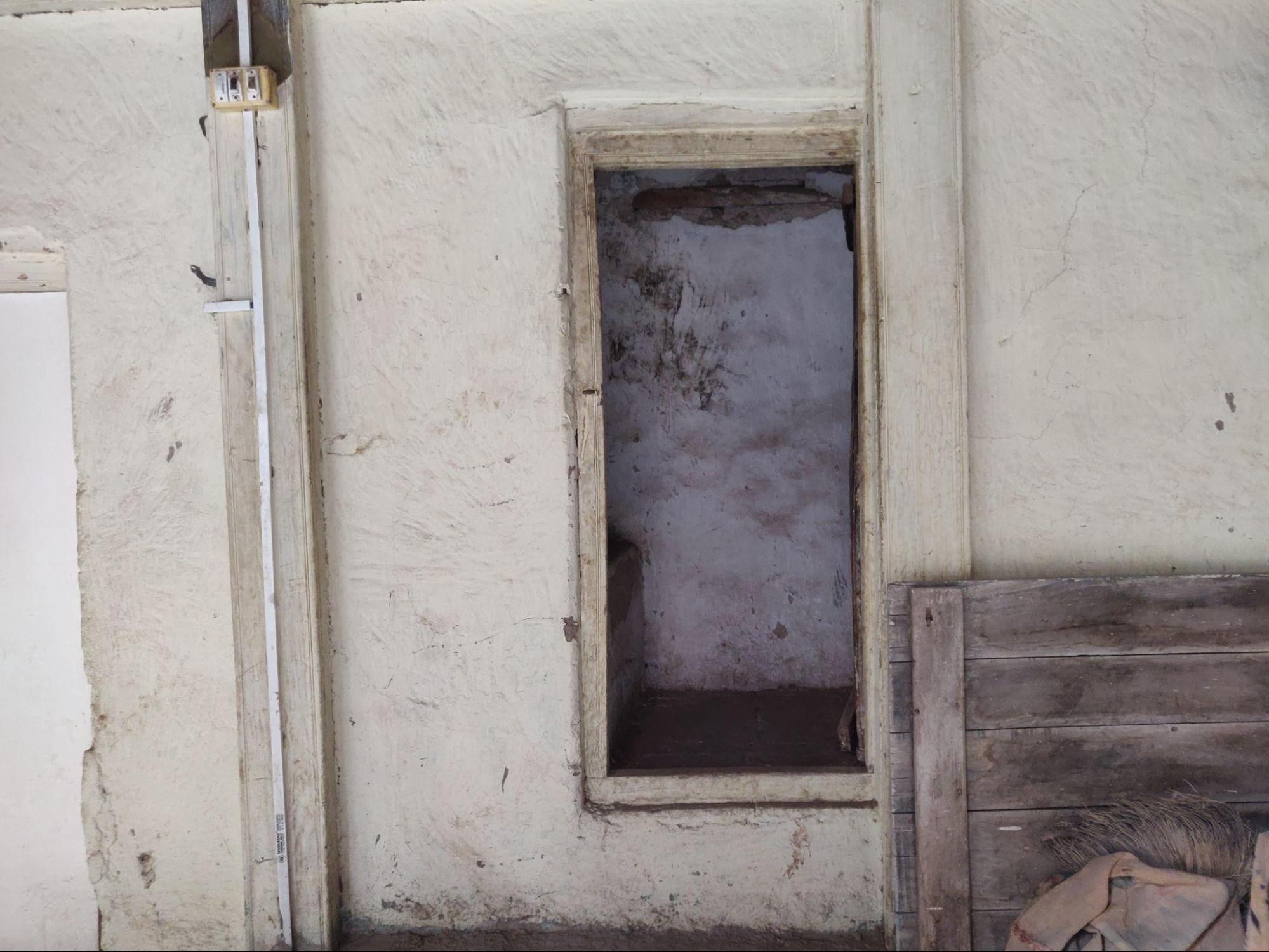 The old enclosed staircase shows the compact vertical circulation system typical of traditional wadas. (Source: CKA Archives)