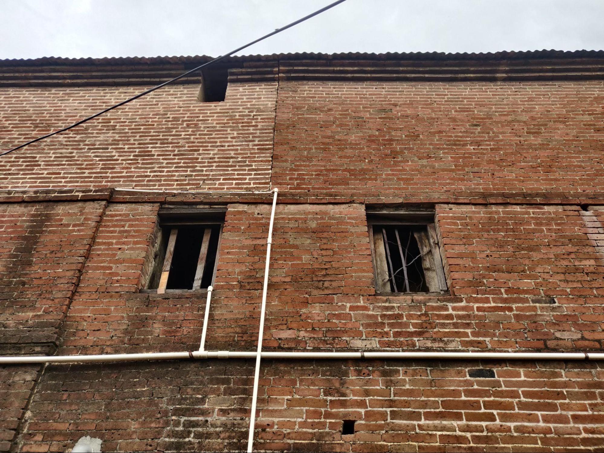 Window detail showing the relationship between wooden frame elements and surrounding wall construction. (Source: CKA Archives)