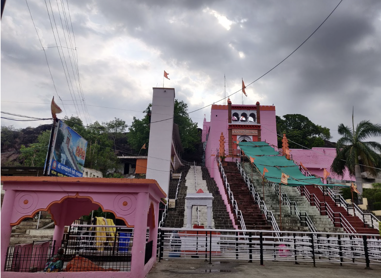 Parner, located in the Rajakar kingdom and governed by the just but strict Governor Tanaji Deshmukh, was peaceful. The people admired his wisdom and impartiality in justice. Tanaji was noted for his devotion to the Mahalaxmi Devi, from whom he sought aashirwad at the Matsyodari Mandir in Ambad.
