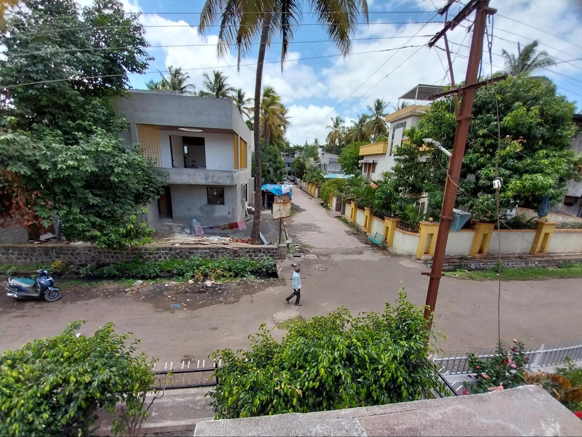 A view from above shows how the streets branch into smaller lanes, forming the unique layout of this established neighborhood. (Source: CKA Archives)