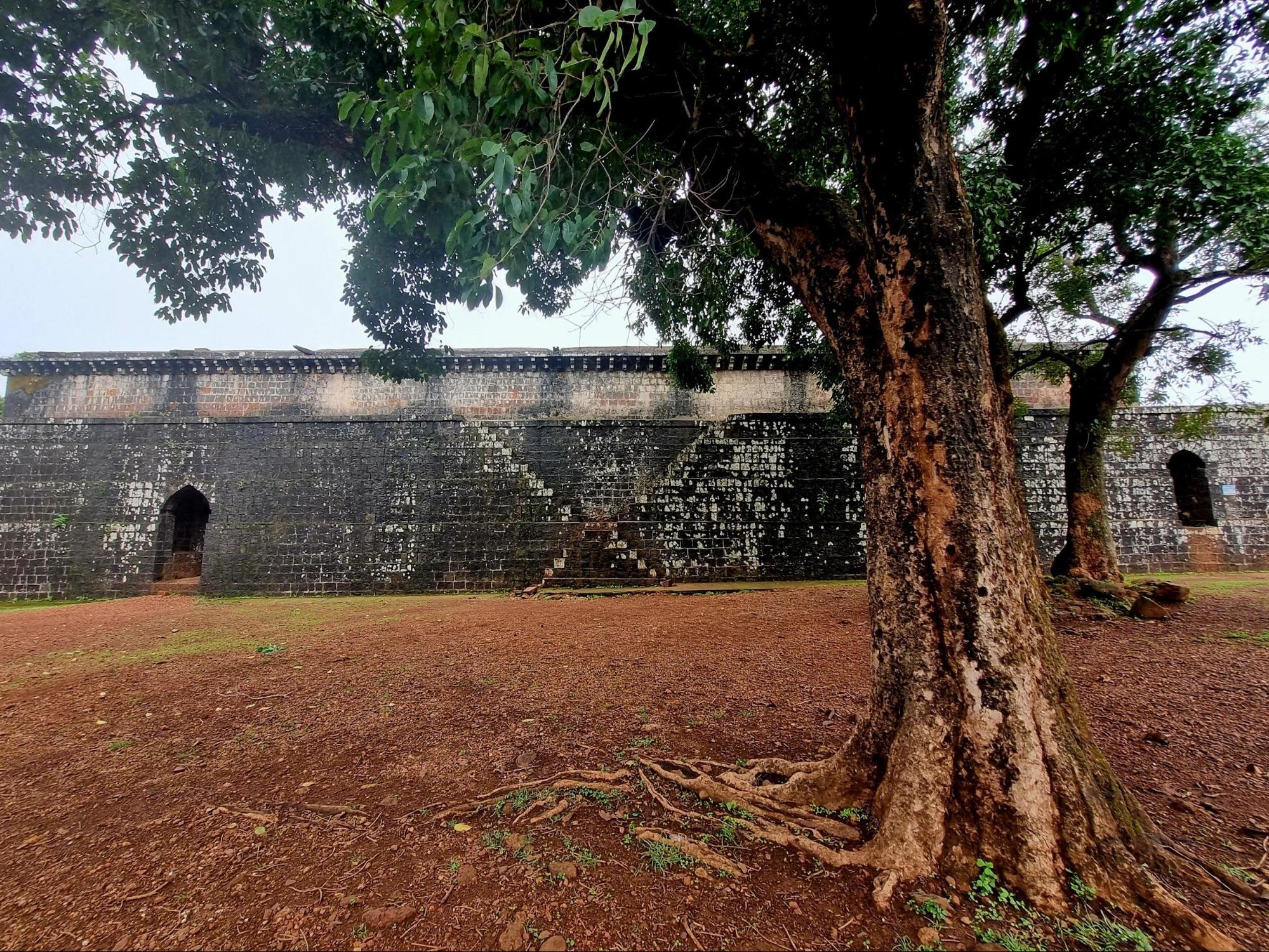 Massive granaries within Ambarkhana, designed for efficient storage and ventilation, reflect the strategic foresight of Panhala’s architects. (Source: CKA Archives)