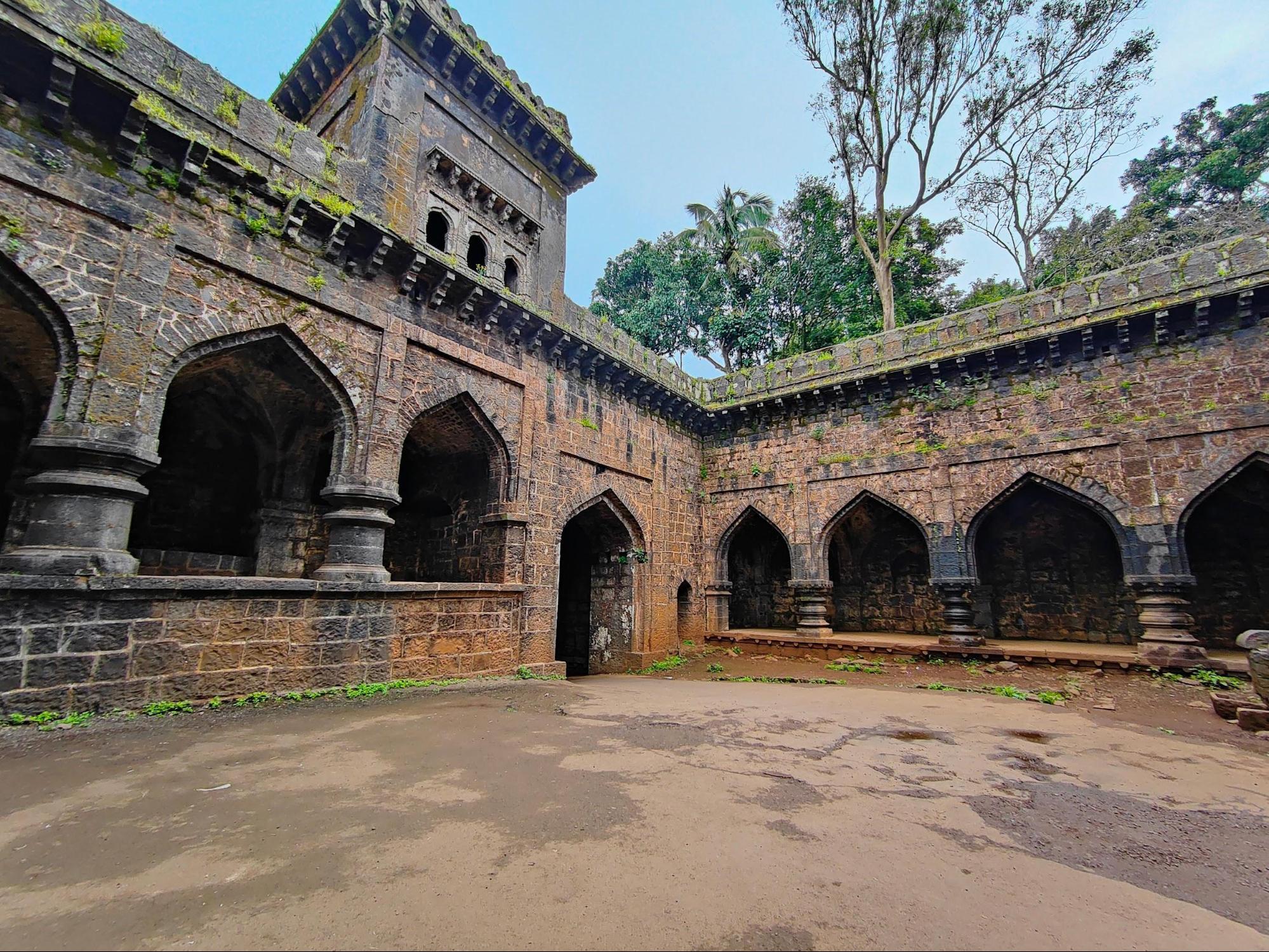 Pathway leading to the Teen Darwaja.(Source: CKA Archives)