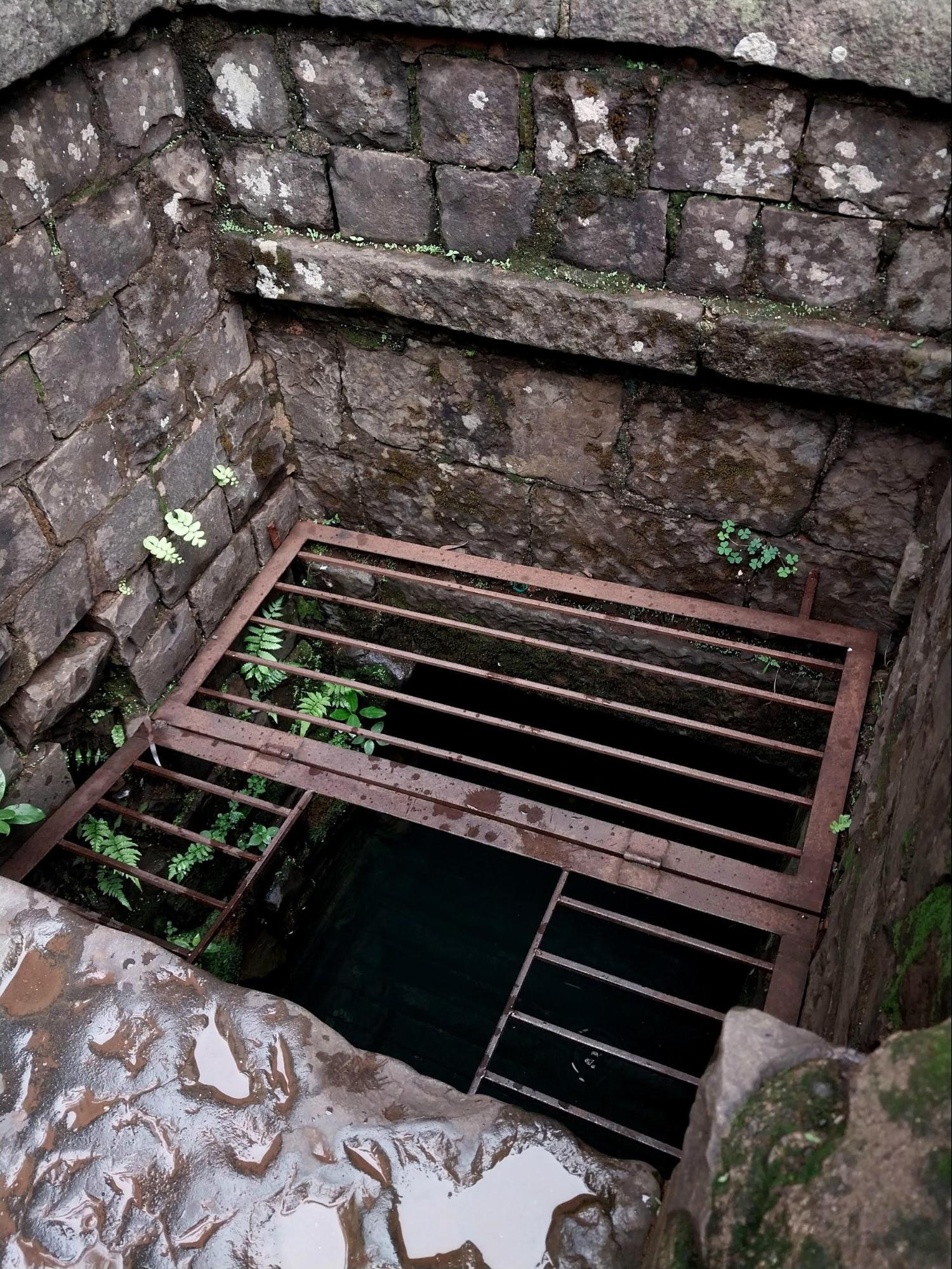 The 'Vishnutirtha' (well) in the central square, built to provide drinking water for the soldiers stationed at the fort.(Source: CKA Archives)