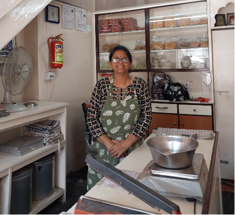 Kolhapuri Sangeet Chivda is a well-known shop located on the main road after exiting the Kolhapur Mahalaxmi temple. Established in 1892 by Govind Vinayak Marathe, the shop earned its name because it was popular among music lovers and theatergoers in Kolhapur, who enjoyed this chivda while heading home after watching plays and movies. The term "sangeet" reflects the cultural significance of the shop during a time when theaters were abundant in the area. The shop's main attraction is its chivda, which includes cashews, raisins, and currants. In addition to chivda, the menu features other treats like khavyache kunda, bundi che ladoo, dinkache ladoo, nachniche ladoo, and gulkand barfi. Notably, the shop has received commendations from both the Government of England and Pant Amatya of Baroda for the quality and durability of its khavyache kunda. Locals claim that the taste of this chivda has remained unchanged over the years, making it a beloved snack in Kolhapur (Source: CKA Archives).